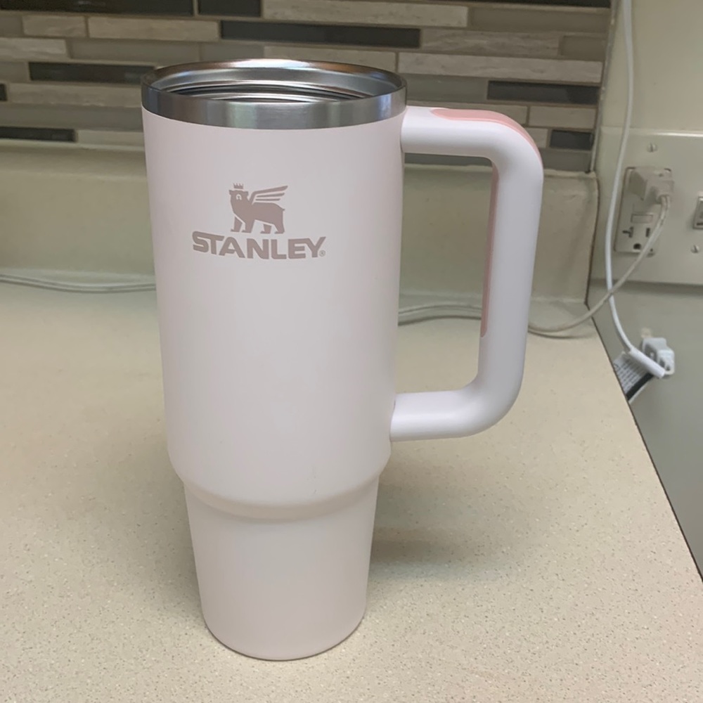 light pink stanley cup 30oz